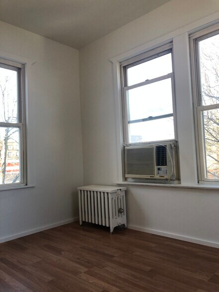 Building Photo - 27 Alton Pl