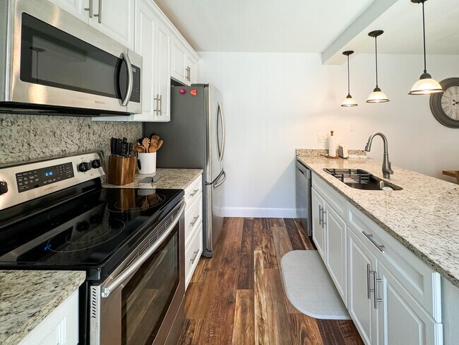 Building Photo - 2821 28th Ct