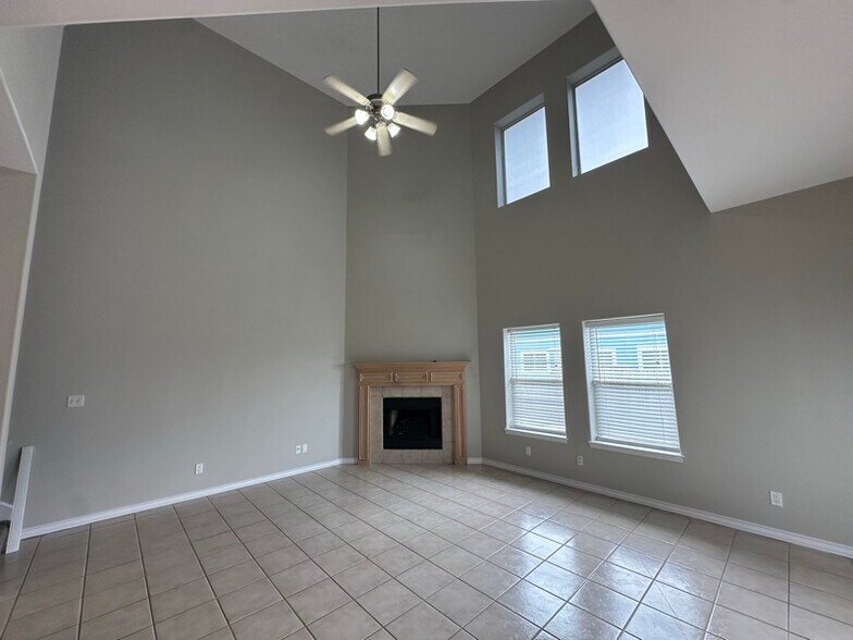 Building Photo - 15505 Palmira Ave
