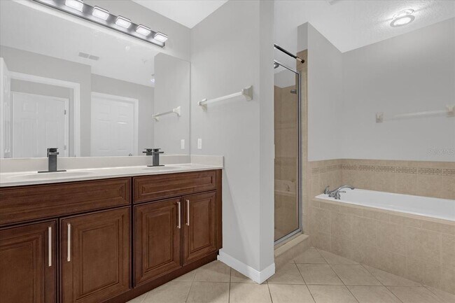 Building Photo - 9450 Silver Buttonwood St