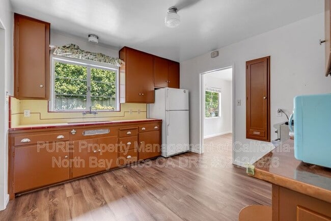 Building Photo - 1536 Madrona Ave
