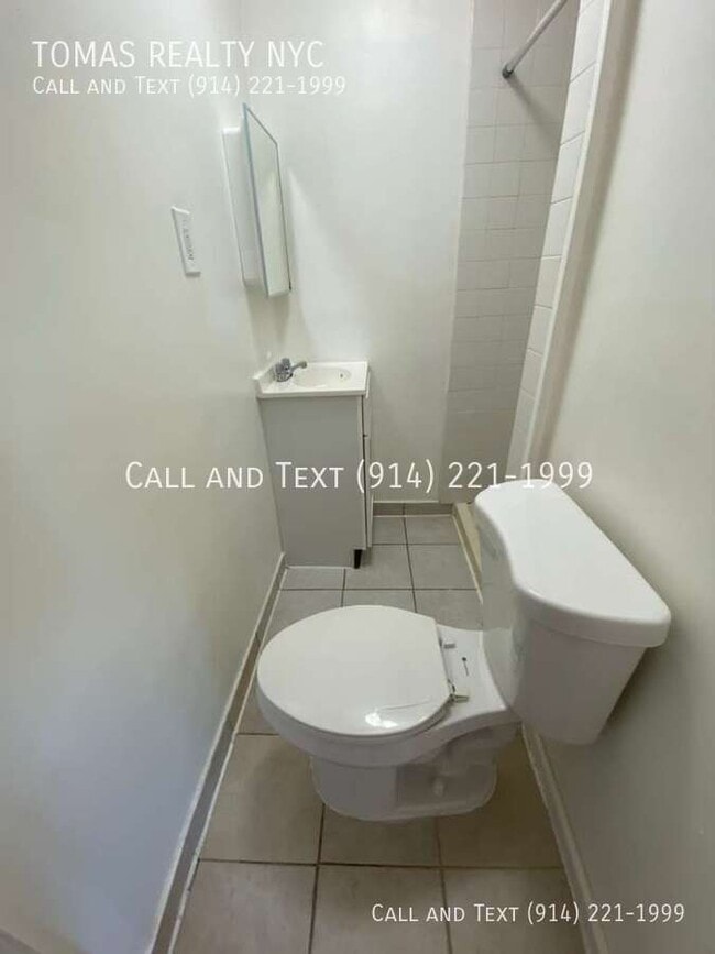 Building Photo - 142 School St