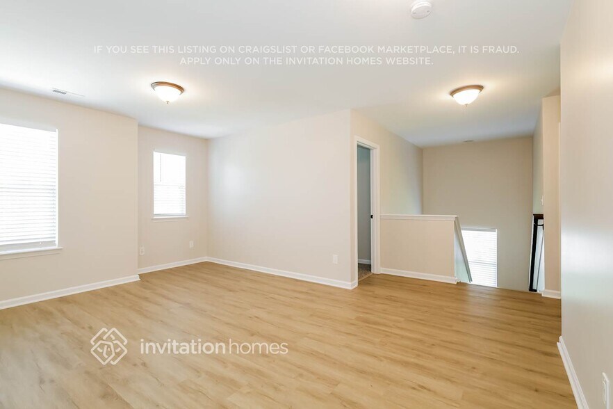 Building Photo - 1841 Swan Dr