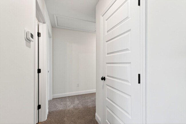 Building Photo - Modern and Charming 3-Bedroom Cul-de-Sac Home in Clayton!