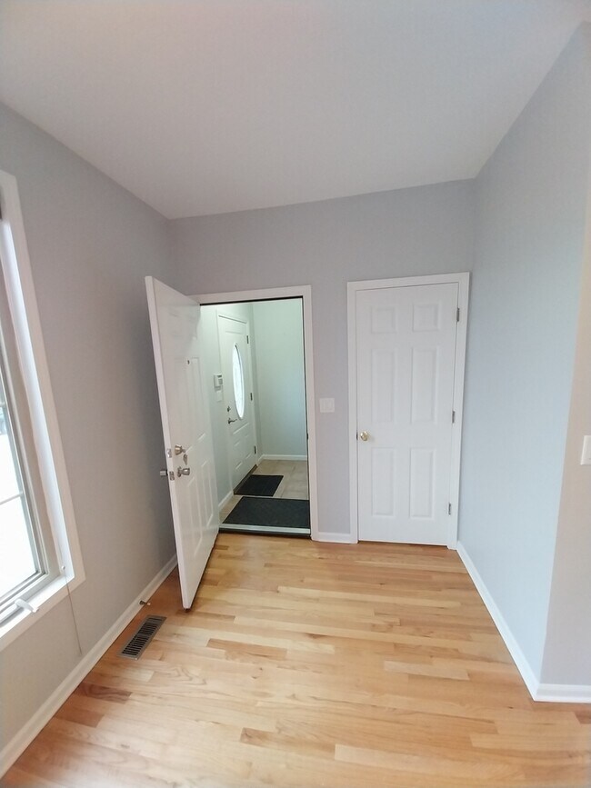 Building Photo - 4552 N Newland Ave