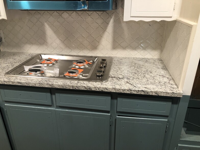 New stainless steel appliances in kitchen - 5908 Stonewall St