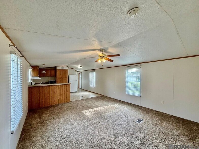 Building Photo - 44036 Loop Rd