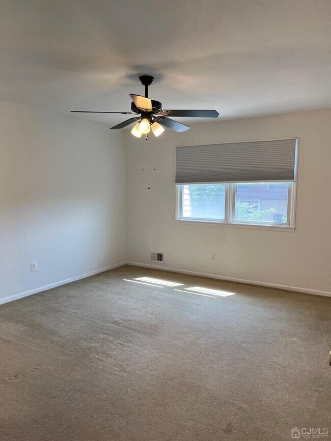 Building Photo - 3601 N Oaks Blvd