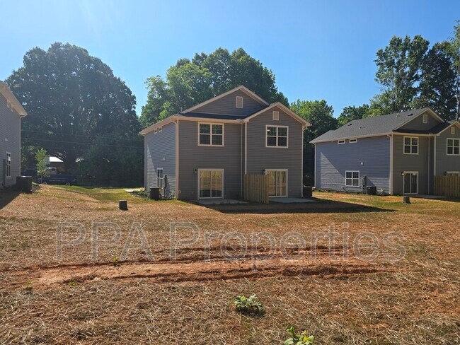 Building Photo - 402 Giles St