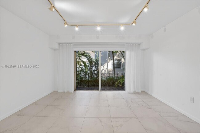 Building Photo - 1239 Mariposa Ave