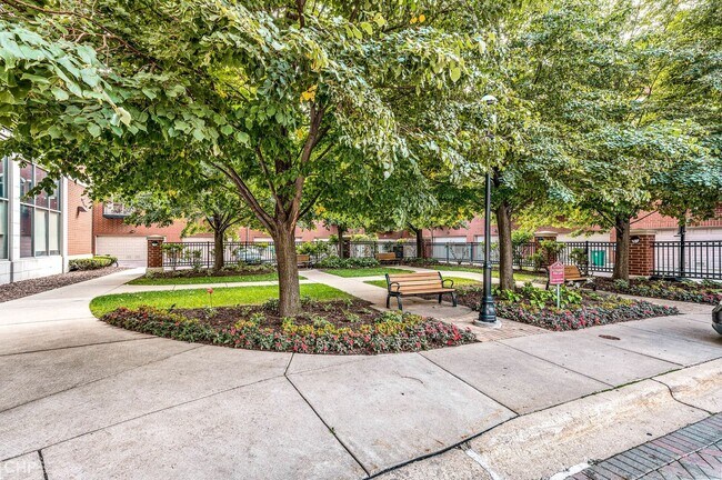 Building Photo - 1717 S Prairie Ave