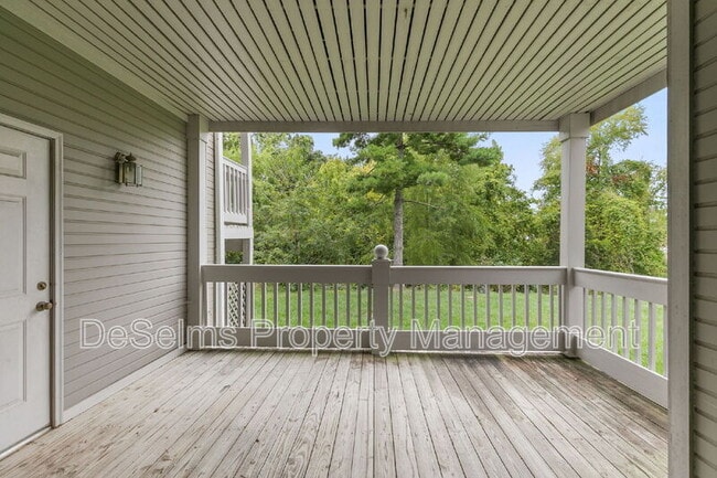 Building Photo - 210 Ashlawn Ct