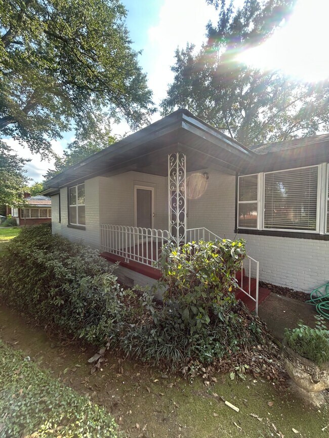 Building Photo - 13 Brantwood Dr