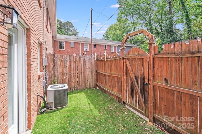 Building Photo - 638 Chipley Ave