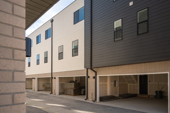 Building Photo - 567 W 620 N