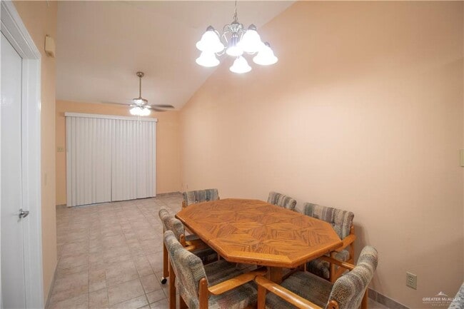 Building Photo - 19 River Bend Dr