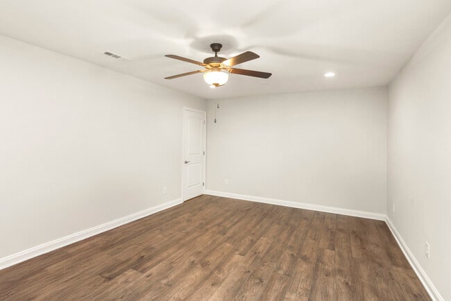 Building Photo - 2024 Albatross Way