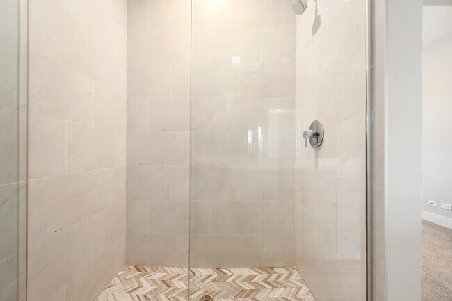 Building Photo - 39 Forest Ave