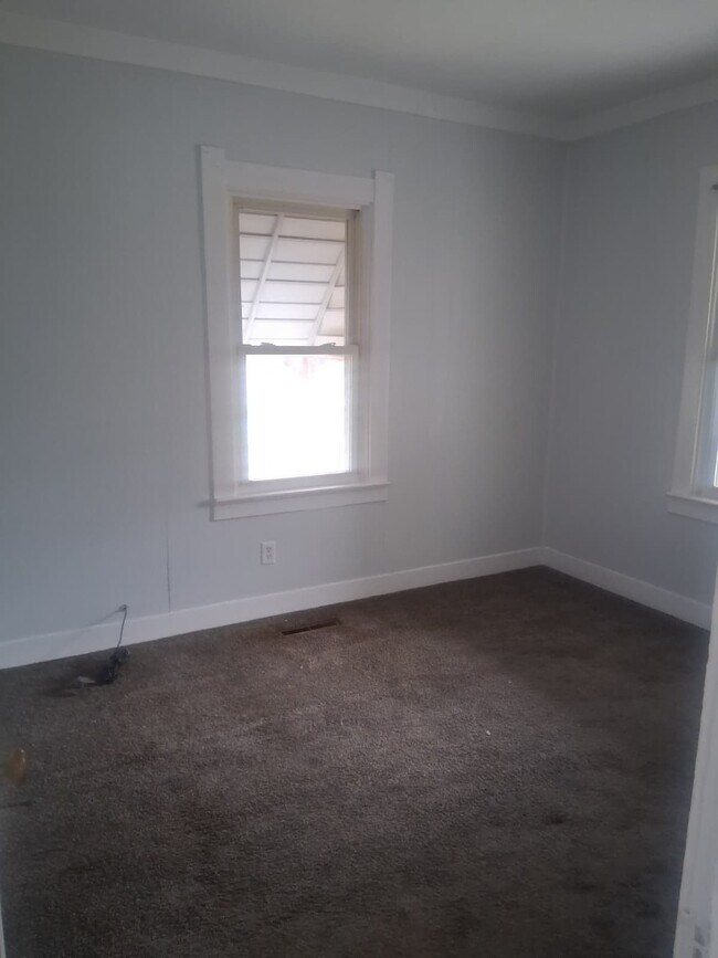 Building Photo - 1942 Barrows St