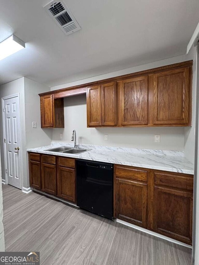 Building Photo - 400 Stonehaven Cir