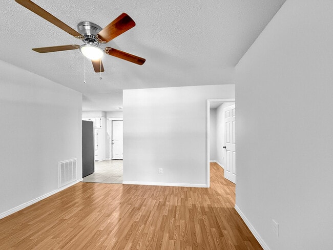 Building Photo - 4325 Prairie Ln