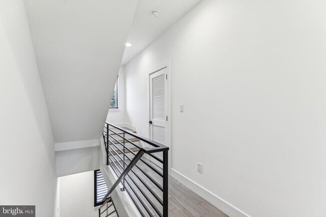 Building Photo - 2835 Edgemont St