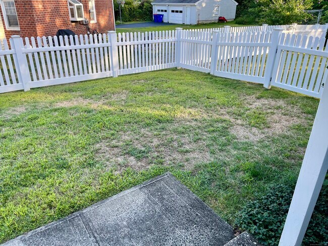 Building Photo - 55 Greenlawn Dr
