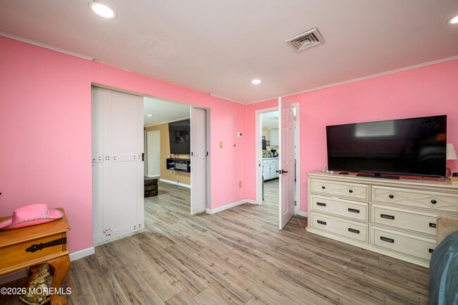 Building Photo - 570 Eltone Rd