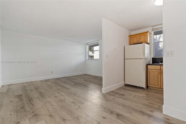 Building Photo - 1801 S Treasure Dr