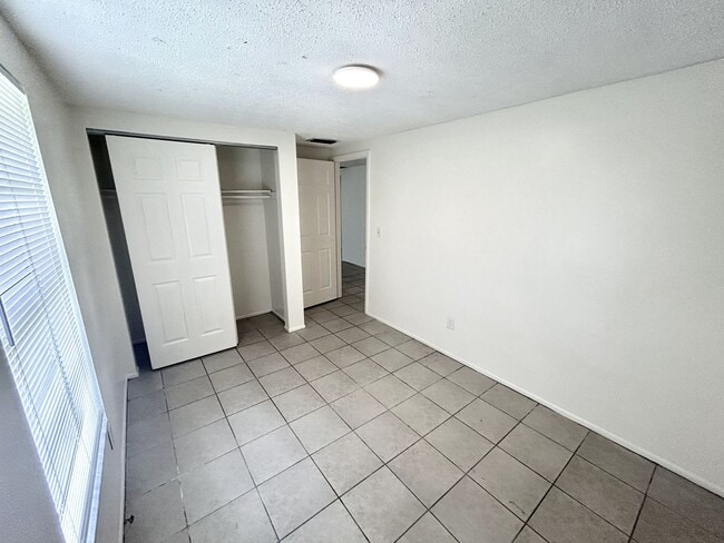 Building Photo - 5723-5725 9th Street Circle East
