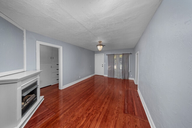 Building Photo - 1709 NW Oak Ave