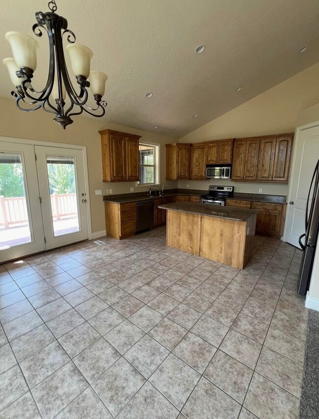Building Photo - 2049 Sunflower Ln