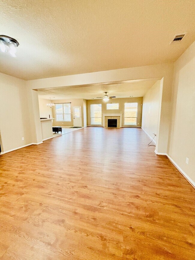 Building Photo - 9947 Valance Way