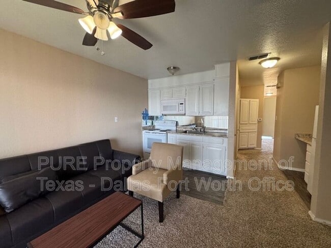 Building Photo - 6321 Kelly Dr