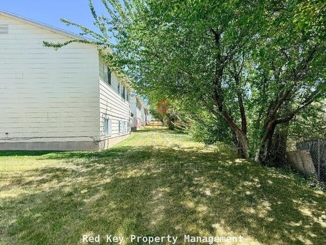 Building Photo - Noble Rd. Duplex