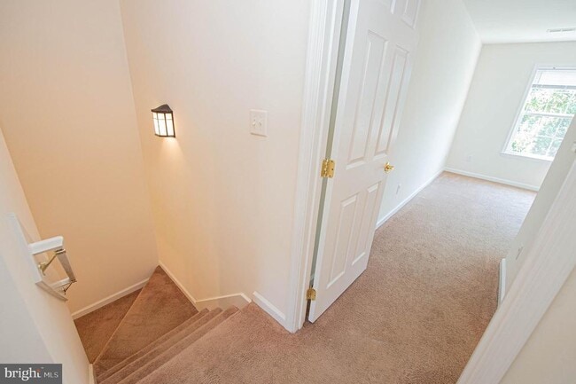 Building Photo - 420 Parkview Ct