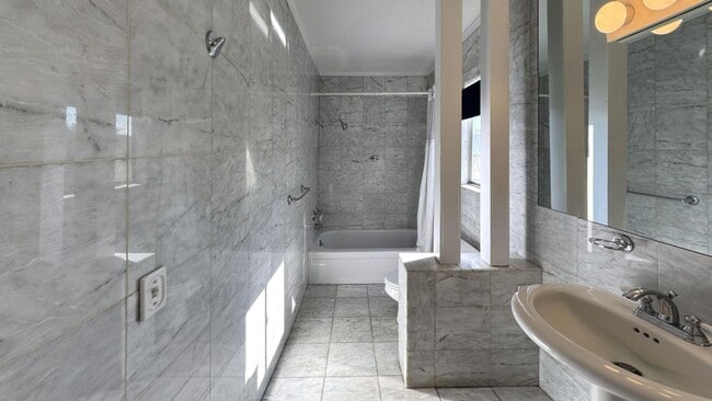 Building Photo - 1134 Alta Loma Rd