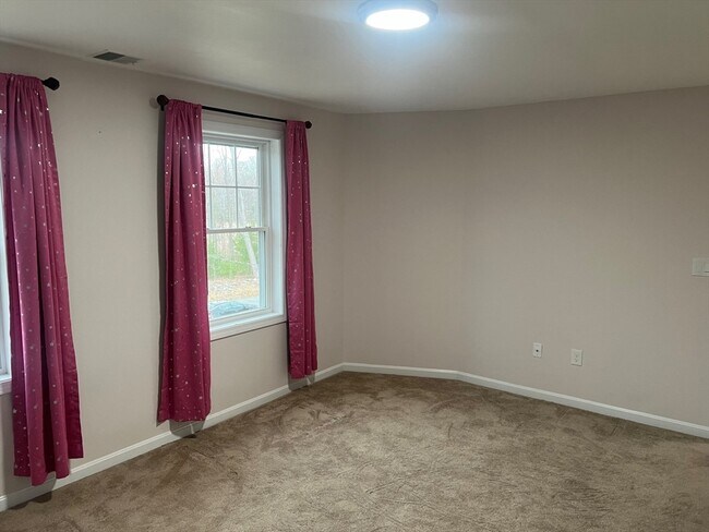 Building Photo - 131 Merrill Ave