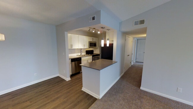 Kitchen Area - Lakestone