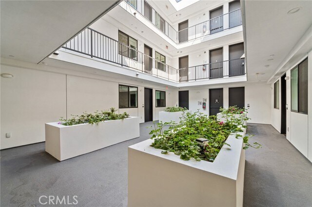 Building Photo - 7510 Sepulveda Blvd