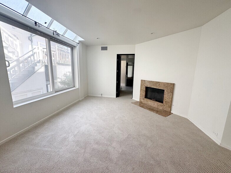 Building Photo - 3505 Ocean Front Walk