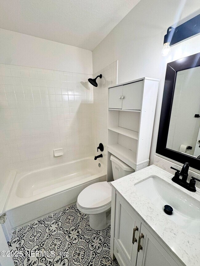 Building Photo - 1276 Menna St