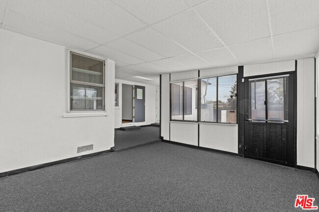 Building Photo - 9829 S 7th Ave