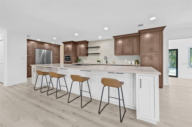 Building Photo - 4495 Clearwater Harbor Dr