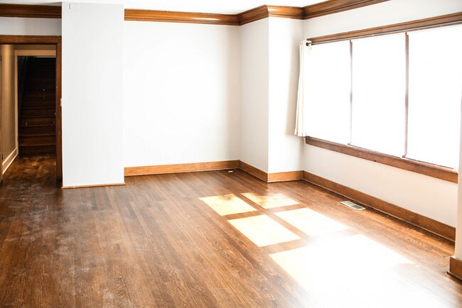 Building Photo - Beautiful Renovated 4 Bed 2 Bath Home