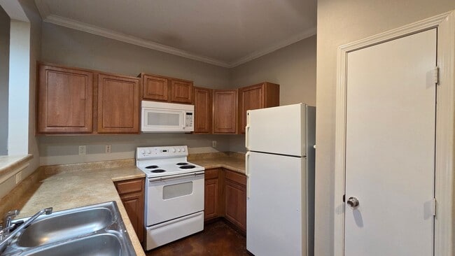 Building Photo - Northwest Medical Center 3 Bedroom Townhouse Available