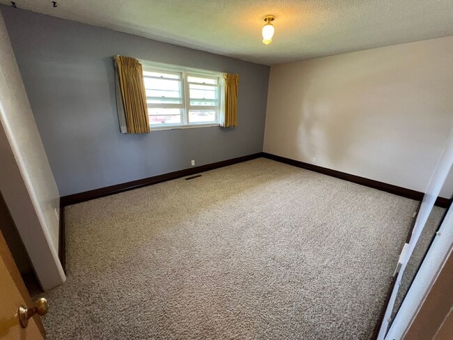 Building Photo - 429 E Pine St