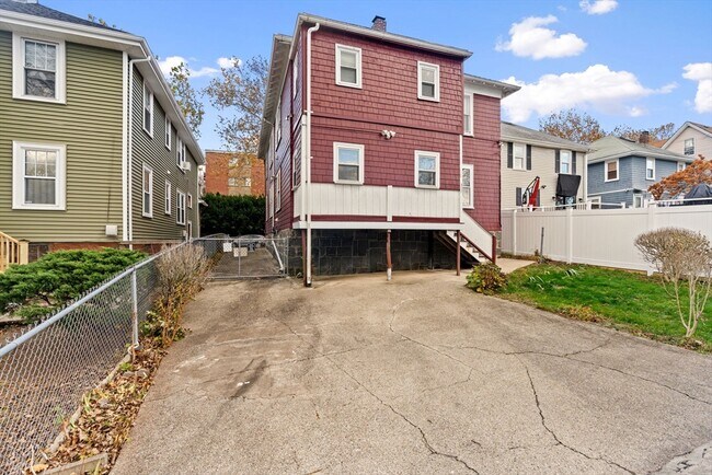 Building Photo - 7 Rockwell St