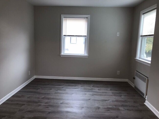 Building Photo - 166 Carmita Ave