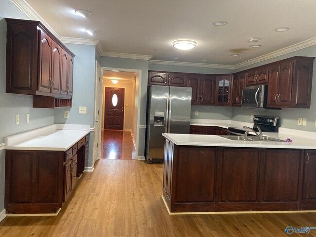 Building Photo - 203 Glenridge Ct SW